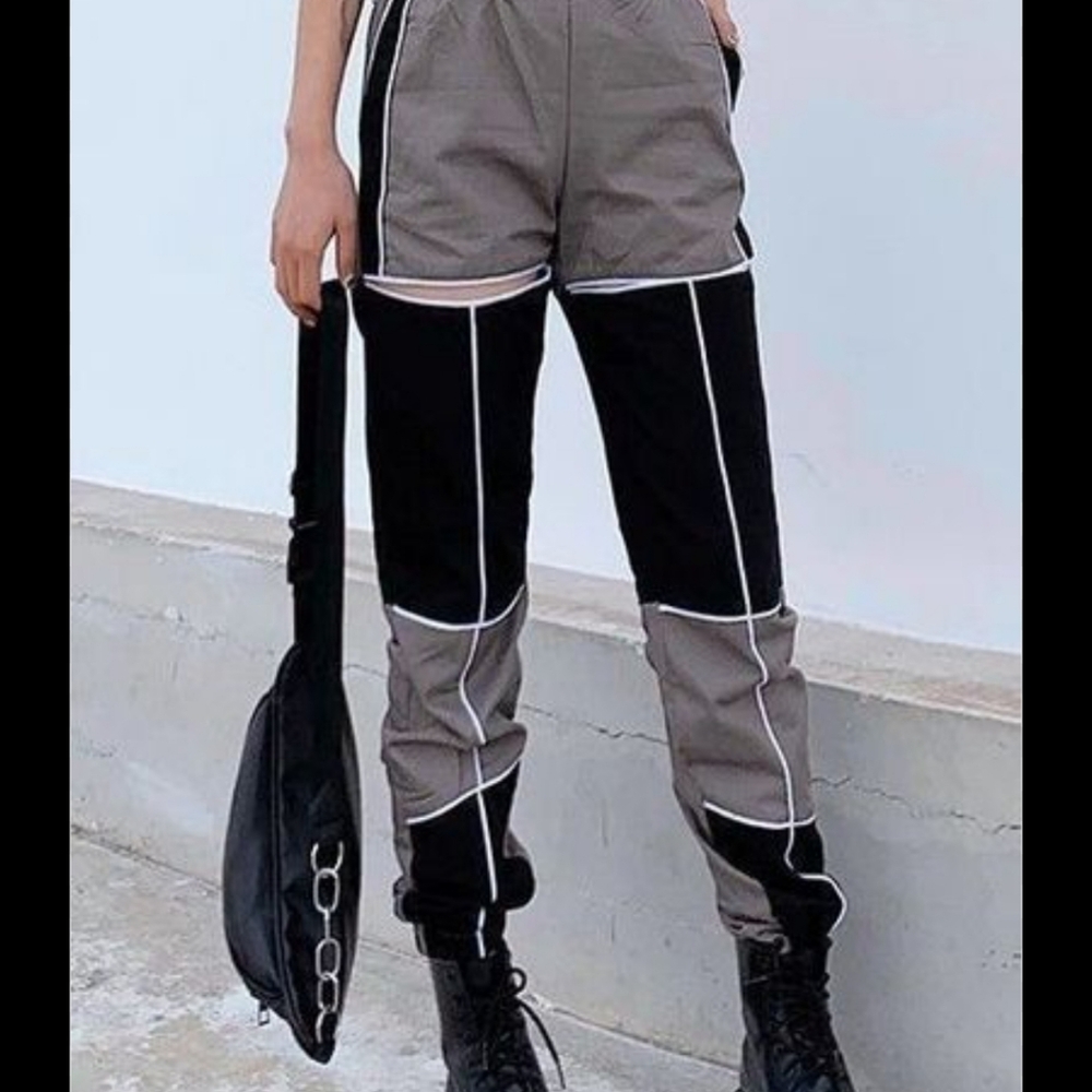 Maniere Devoir Cargo Pants